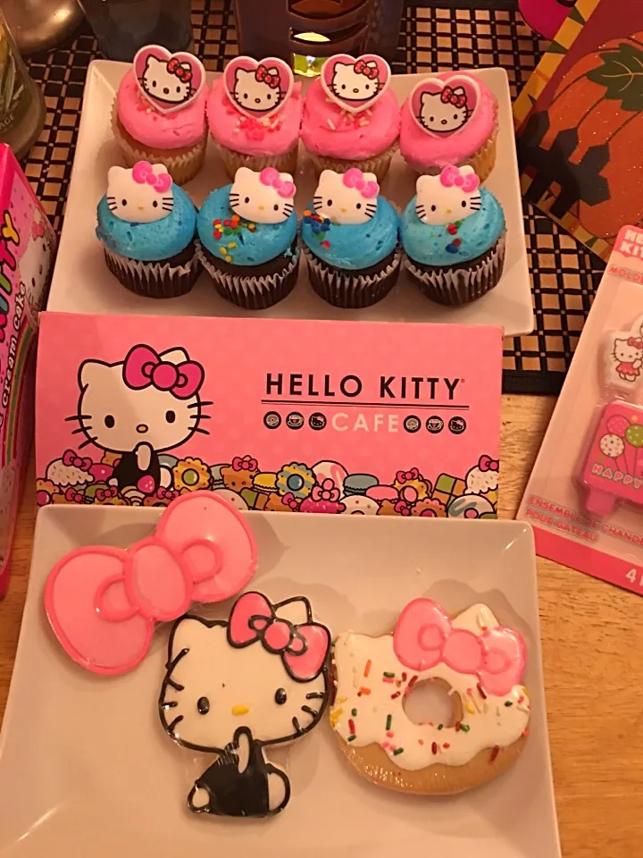 Hello Kitty cupcakes & cookies|🌺IAnneさん