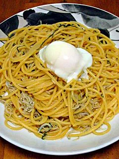 大葉としらすの和風パスタ 温玉のせ|すーさん