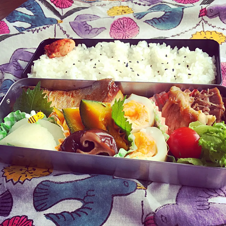 男子中学生、部活お弁当(*^^*)
新米こしひかり、焼きたらこを添えて
ブリの照り焼き
椎茸
かぼちゃの含め煮
圧力鍋で柔らか焼豚
煮卵
幸水|kunipさん