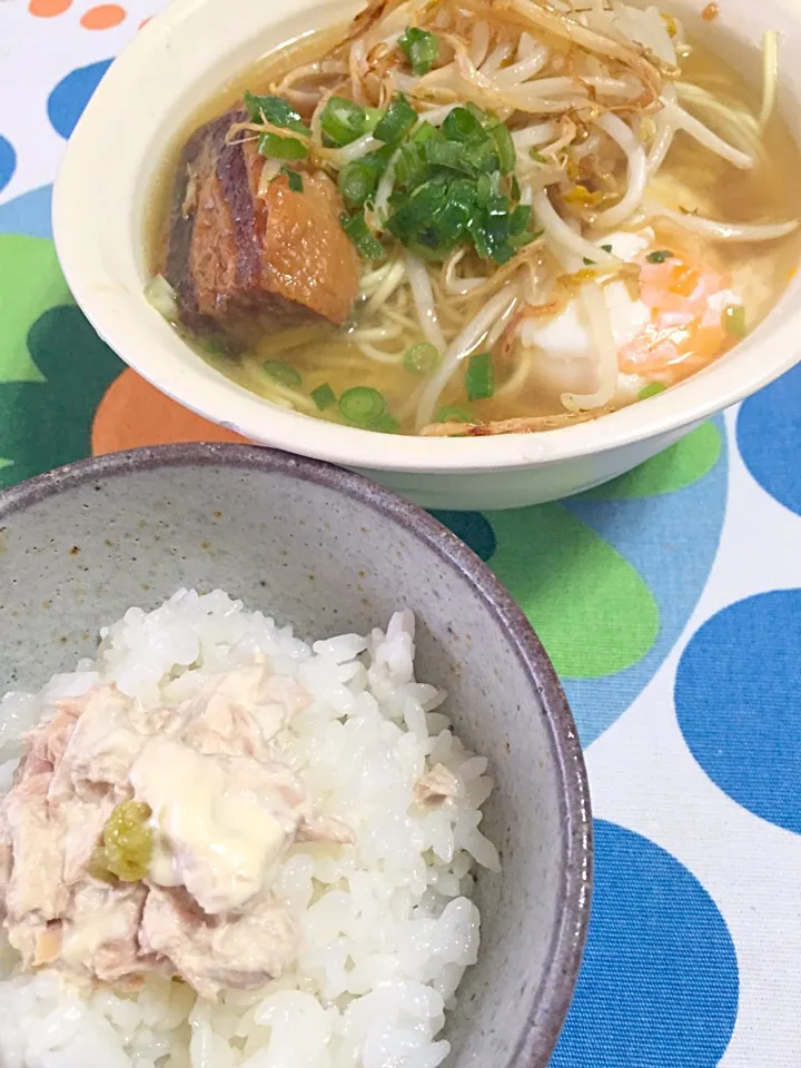 ソーキそば風ラーメンに昨日の角煮とモヤシ炒め半熟たまご載せ〜&ツナマヨわさび丼( •̀ .̫ •́ )✧|さくたえさん