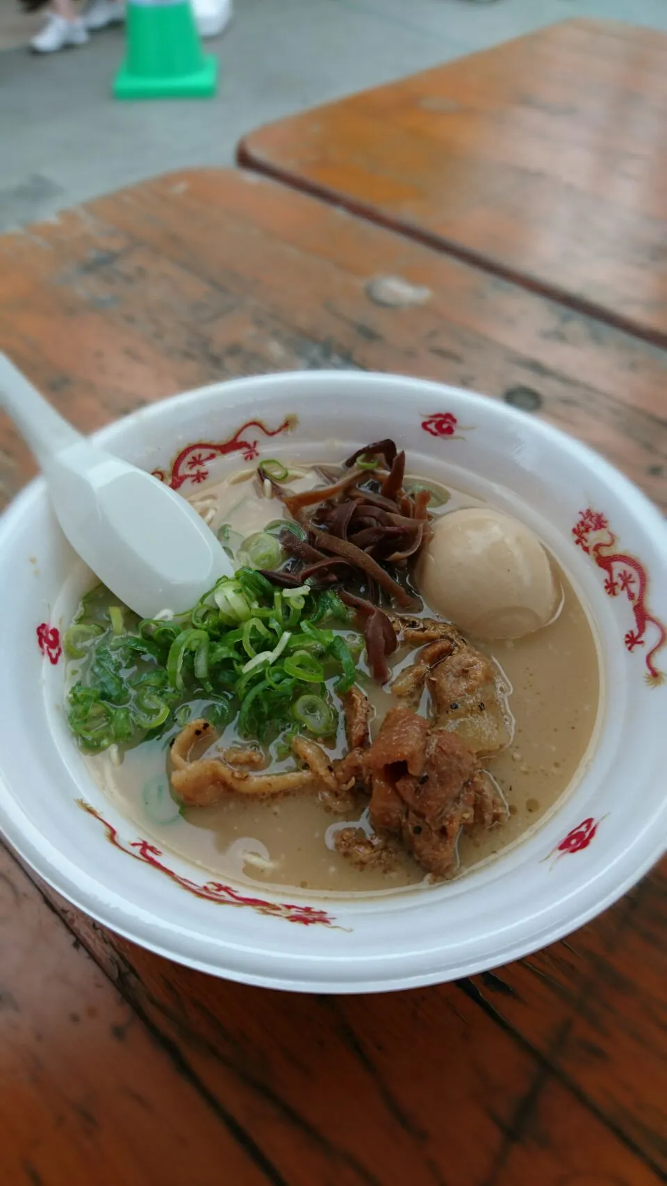 あぶり肉のせ豚骨ラーメン|よちやまさん