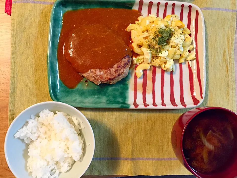 Snapdishの料理写真:豆腐ハンバーグ&卵マカロニサラダ|ひっちゃんさん