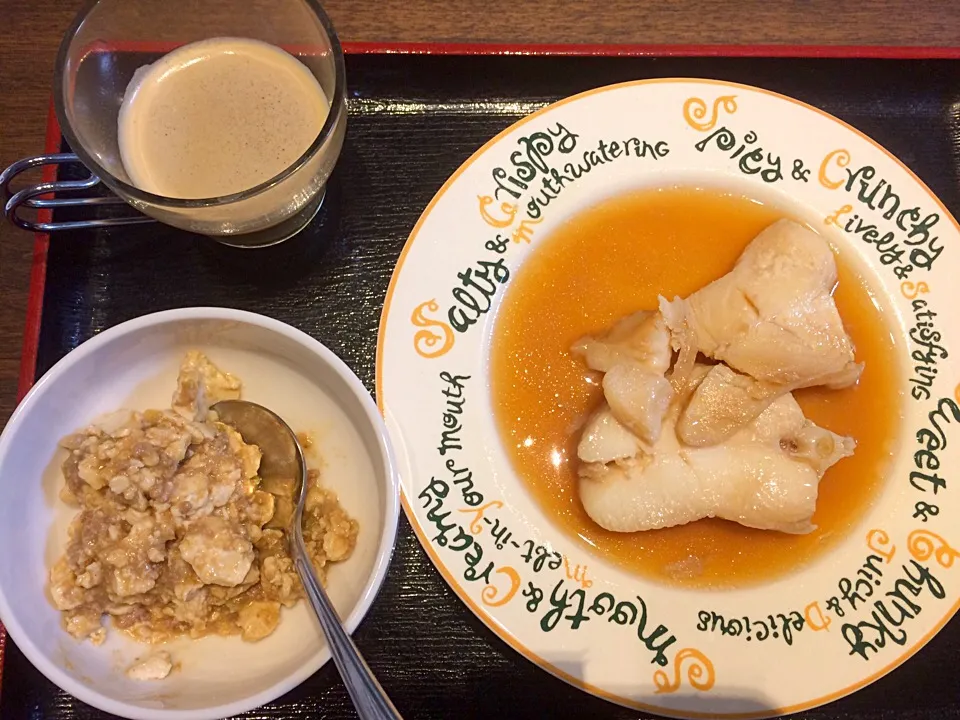 Snapdishの料理写真:ＬＯＣＡＢＯ晩ごはん（からすがれいの煮付け、麻婆豆腐、カフェオレ）|うさぱんださん