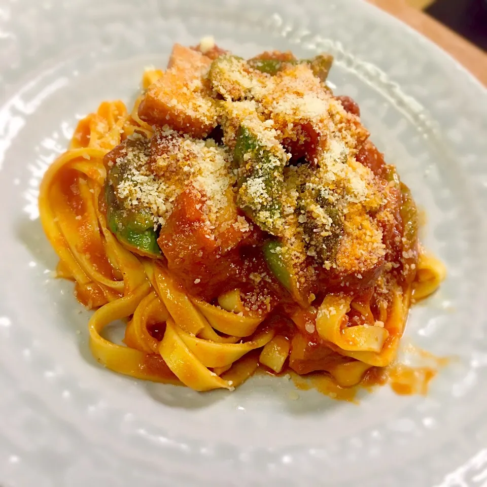 ベーコンとアスパラのトマトソースパスタ|🍽TakumuYamamoto🍽さん