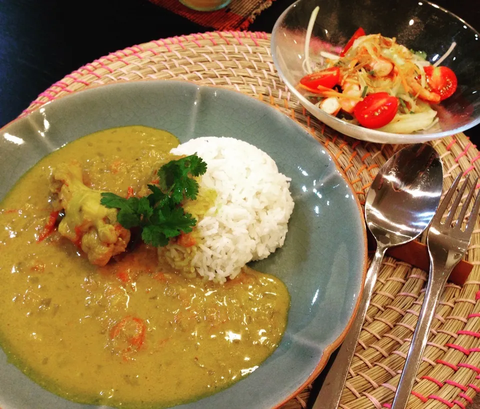 タイ風チキンカレー、青パパイヤのタイ風サラダ|ryotaママさん