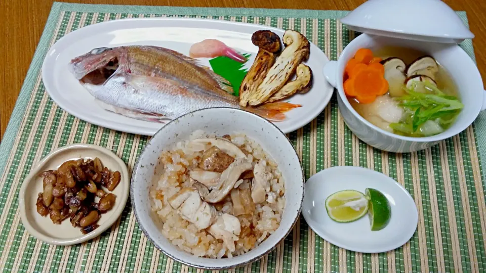 ・松茸ご飯
・松茸の土瓶蒸し
・鯛の塩焼き
・焼き松茸
・生落花生の甘辛煮|あぁちゃんさん