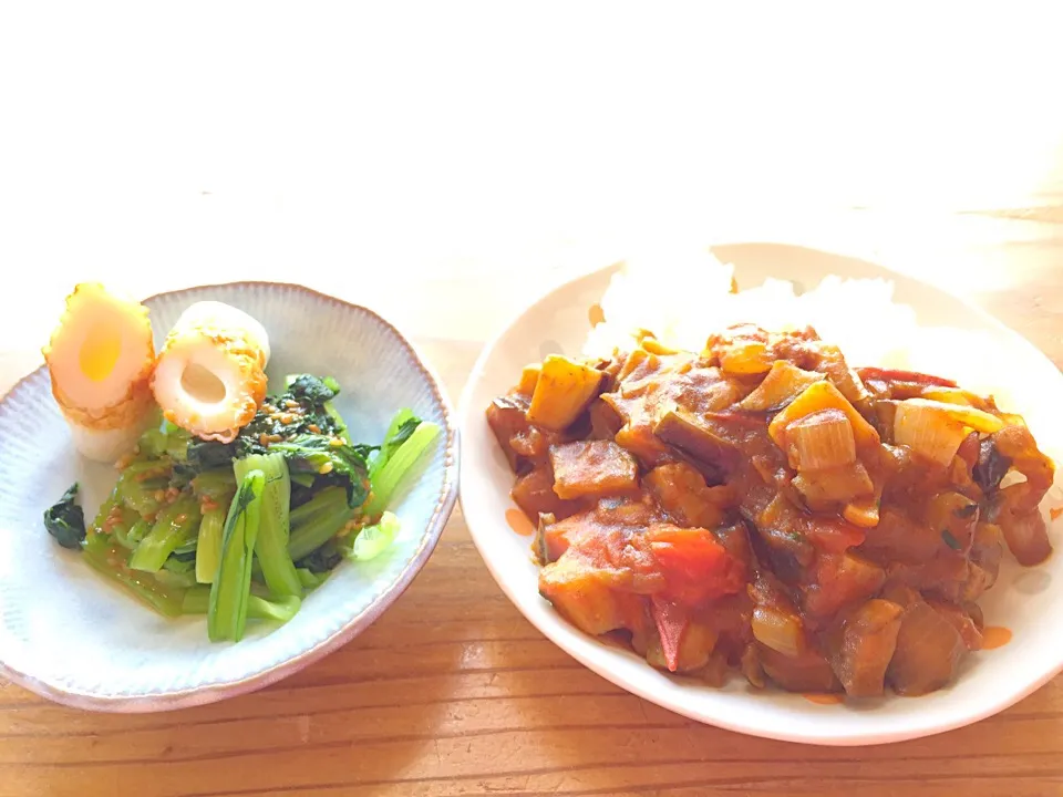 Snapdishの料理写真:野菜いっぱいカレー。小松菜のサラダ。|pepiさん