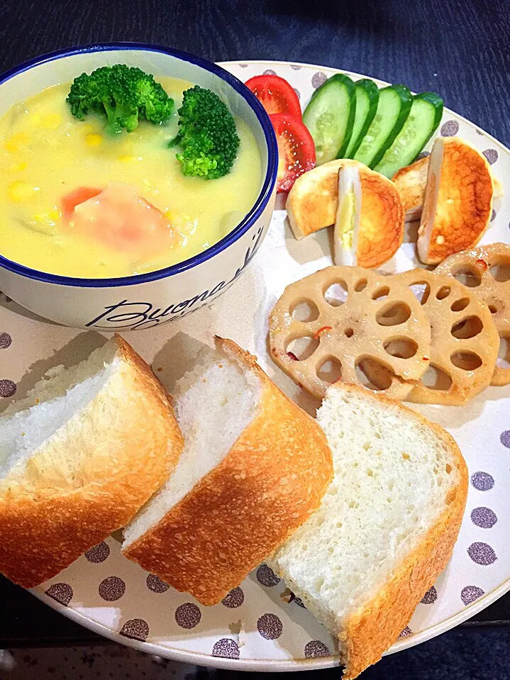 ⭐️焼きたて食パン
⭐️蓮根の甘辛炒め
⭐️はんぺん焼き（チーズ・明太マヨ）
⭐️コーンクリームシチュー|よっちぃさん