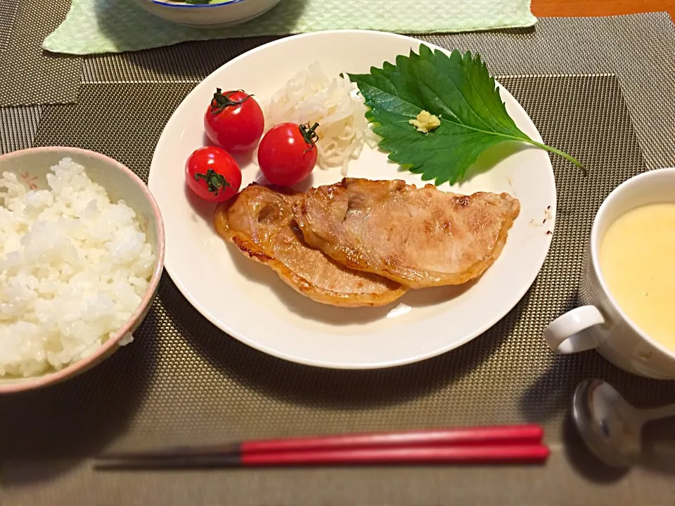 Snapdishの料理写真:豚肉の生姜焼き&コーンスープ|Kei  Nakazawaさん