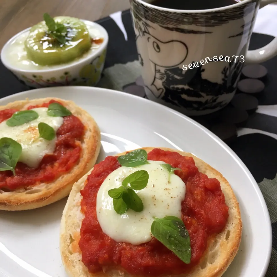 トマトソース・モッツァレラ・オレガノのトーストと珈琲ʕ-̼͡-ʔ🍃🍅☕️💞|七海さん