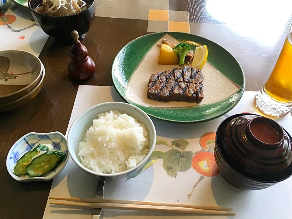 Snapdishの料理写真:山形、米沢牛の味噌焼きステーキ|うどん米パンさん