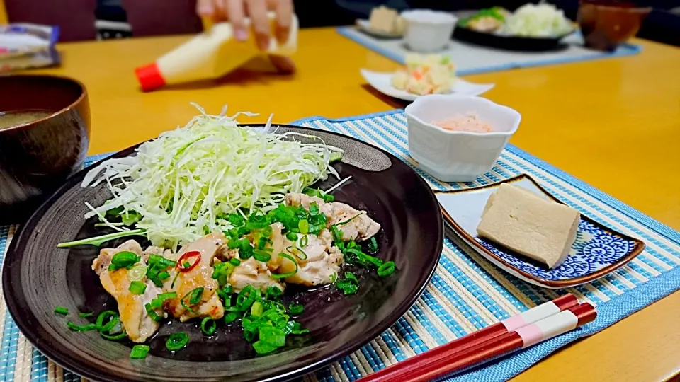 Snapdishの料理写真:鶏もも肉のレモン塩焼き|ちかぴょんさん