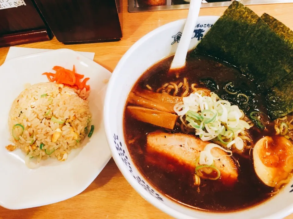 醤油ラーメン半チャーハン|ますおさん