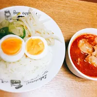 Snapdishの料理写真:そうめん✖️豚辛スープ＝汗だく|はるももさん