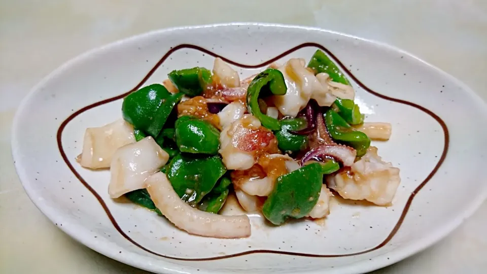 ピーマンとイカの中華煮|あい(•ө•)♡さん