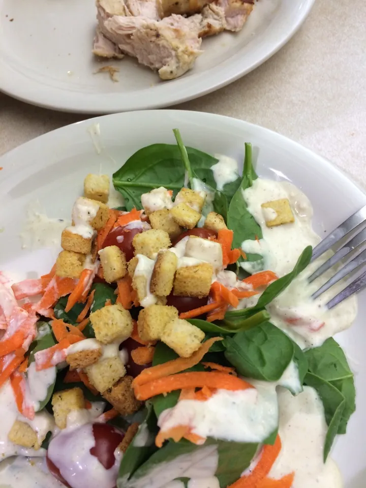 Meal 1: salad with Caesar dressing, grilled chicken|Marissa Castroさん