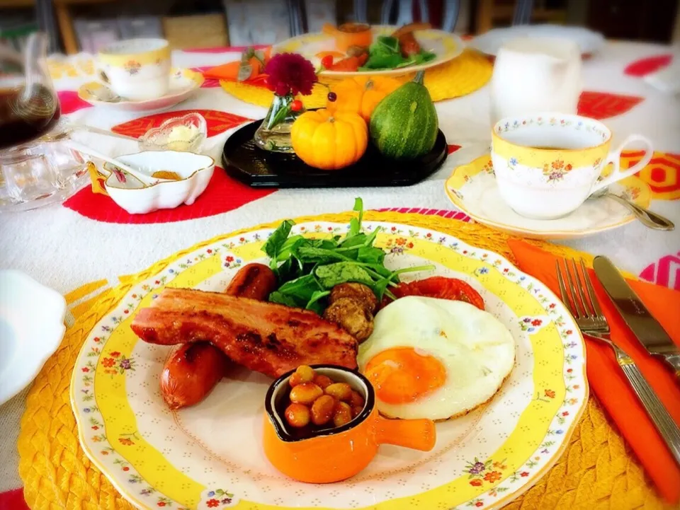 何となくハロウィンを意識したEnglish breakfast🇬🇧🎃|Seikoさん