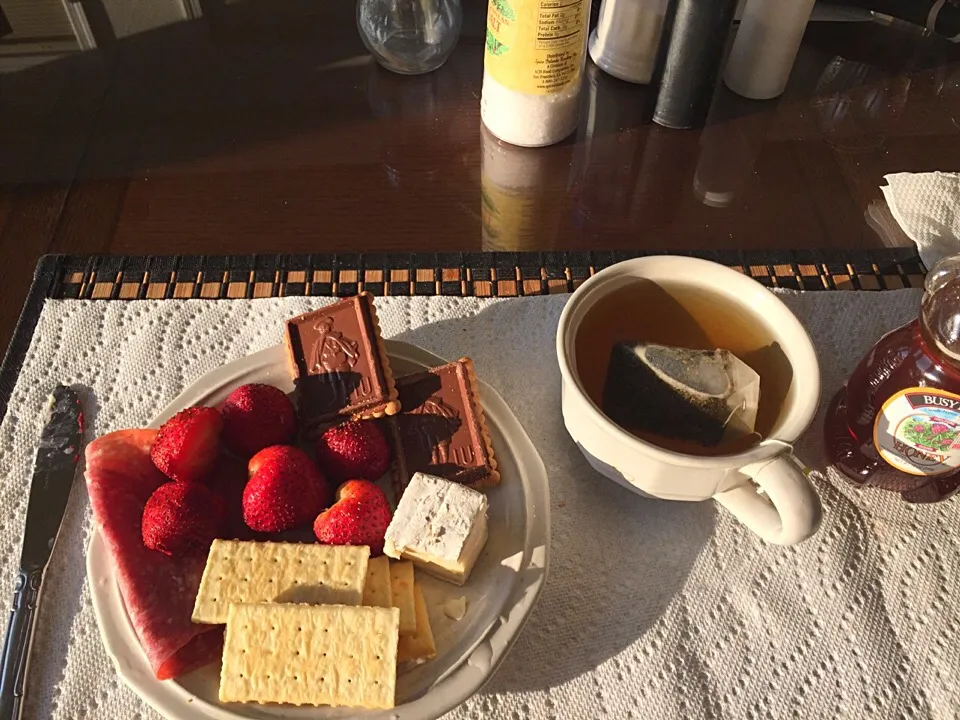 Snapdishの料理写真:Tea and Snacks|Ziye Linさん