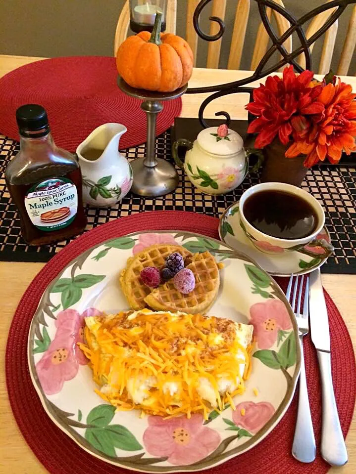 Egg omelette and waffles|🌺IAnneさん