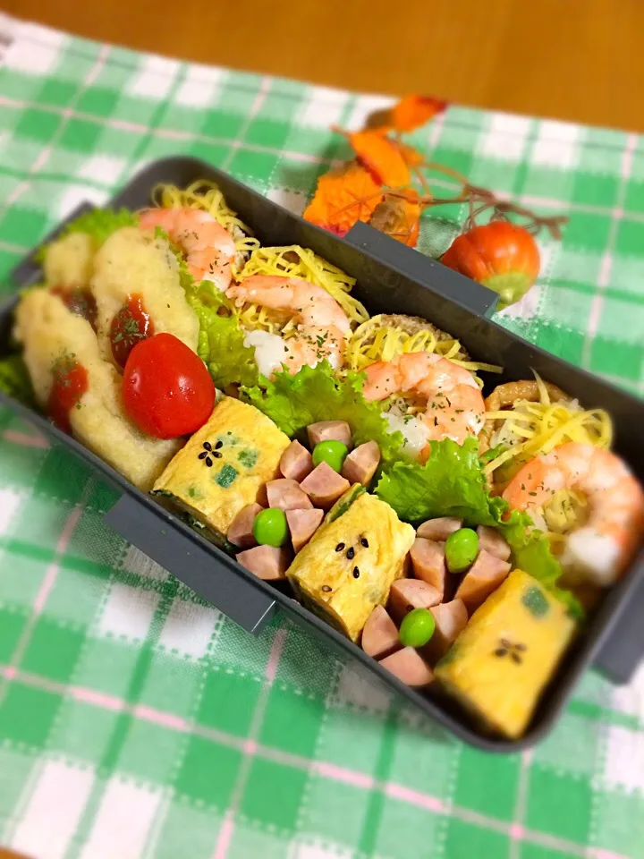 息子君弁当🎶
天かす入お稲荷さんエビのせ
お魚フリッター(チン)
ネギ入卵焼き
ウイン|BooBooさん