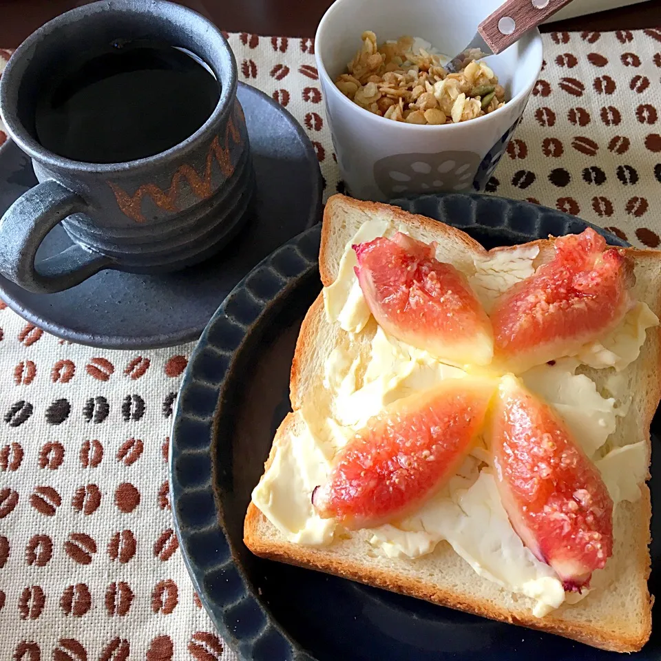 いちじくとクリームチーズのトースト|あさかさん