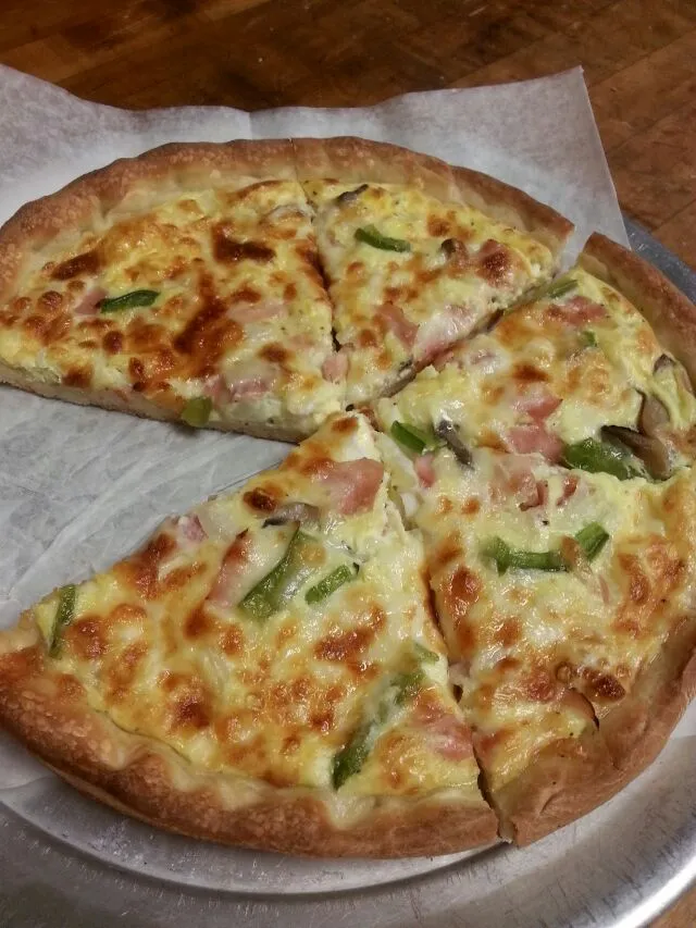 baked pizza shell filled with egg,ham, pepper and onion.  then baked again.|Polly Gelfusoさん