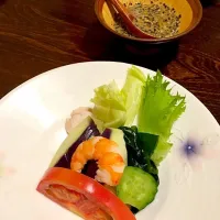 Snapdishの料理写真:山形、旅館の朝ごはん
サラダと特製ゴマドレッシング|うどん米パンさん