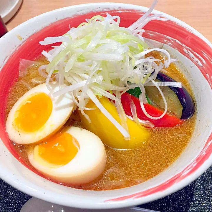 羽田空港で、
味噌ベジタブルラーメン╰(*´︶`*)╯♡|amikaさん