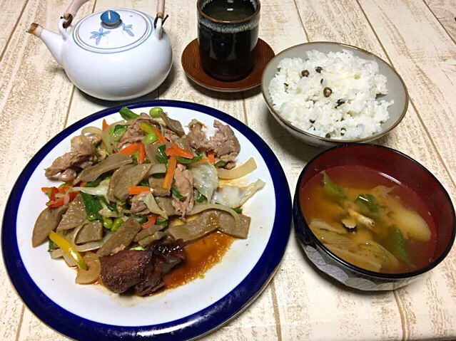 今日の男飯(⌒-⌒; )静岡黒はんぺんの野菜炒めand鳥胸肉のステーキand自然薯とむかごの味噌汁andむかごごはん♫|ひーちゃんさん