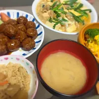 Snapdishの料理写真:ニラ玉豆腐、肉団子、カボチャサラダ、さつまいもご飯、大根の味噌汁|のぞみさん