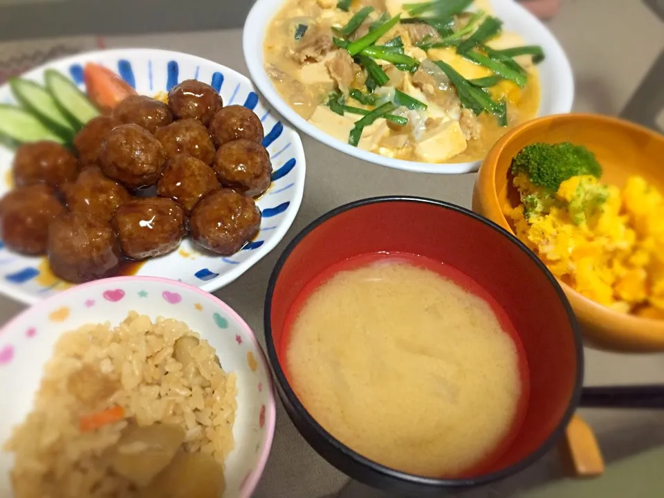 Snapdishの料理写真:ニラ玉豆腐、肉団子、カボチャサラダ、さつまいもご飯、大根の味噌汁|のぞみさん