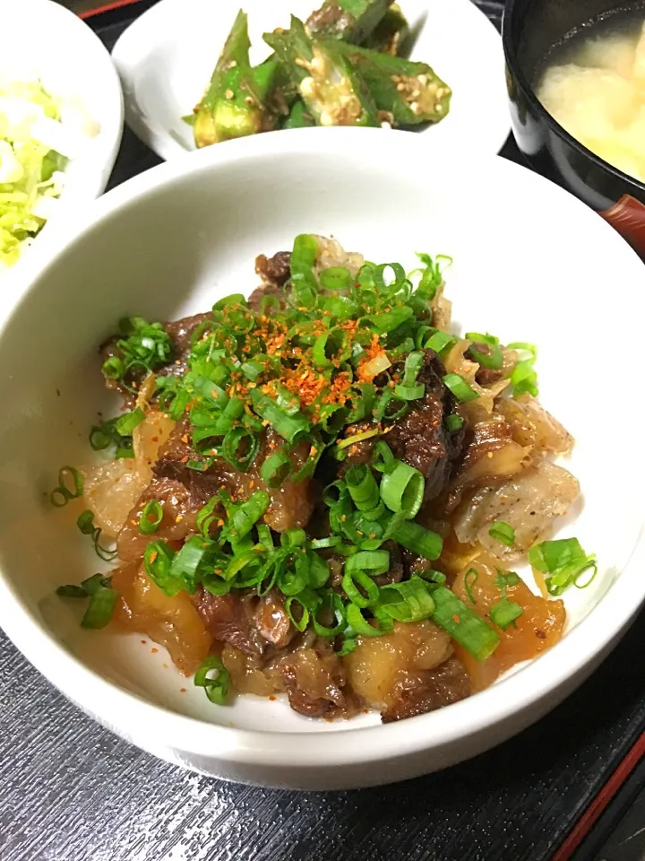 今日の晩御飯
馬筋煮込み〔大根とこんにゃく入り〕
白菜サラダ カボスドレッシング
お豆腐とアゲのお味噌汁
オクラのおかか辛子醤油和え|yoshimiさん