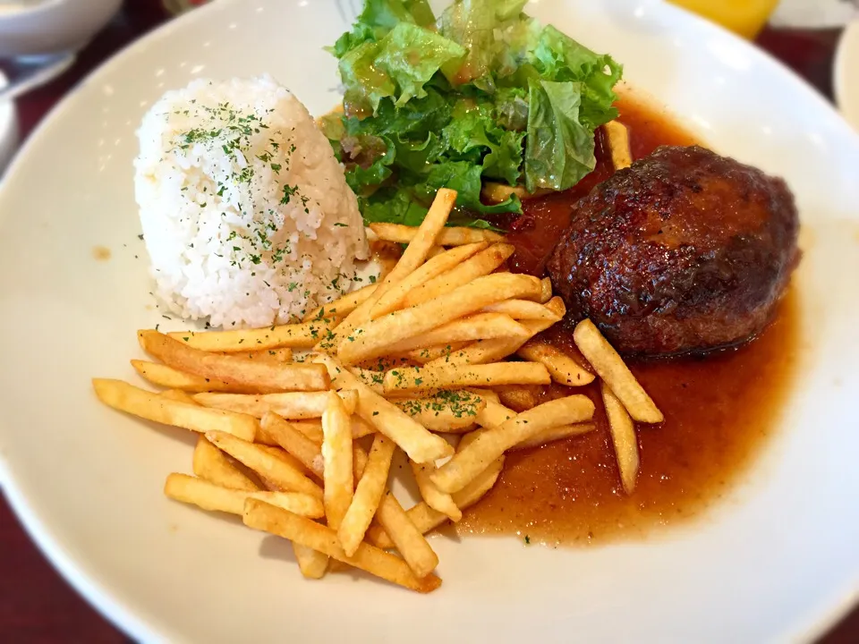 黒毛和牛手ごねハンバーグランチ|しおりさん