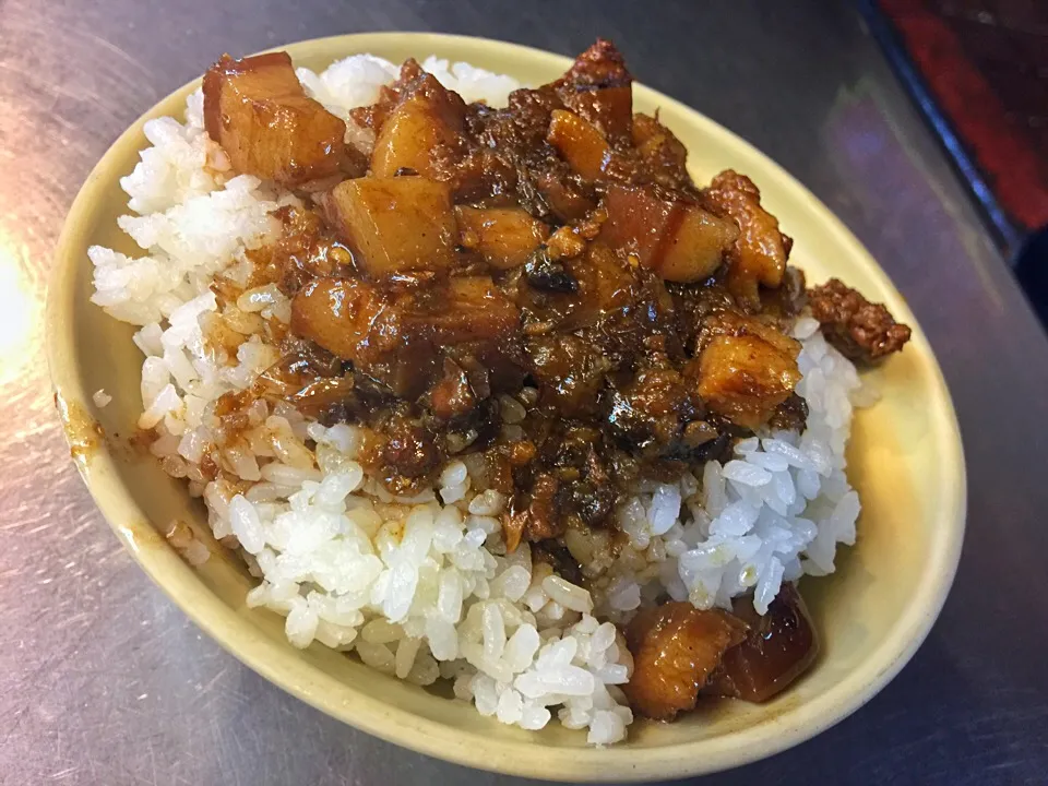 Snapdishの料理写真:魯肉飯との感動の再会。やっぱたまらん。|たけうちさん