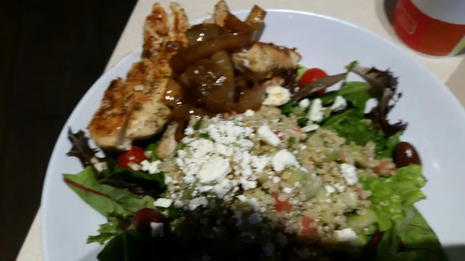 cheat meal zoe's quinoa salad with chicken|Karen Shipeさん