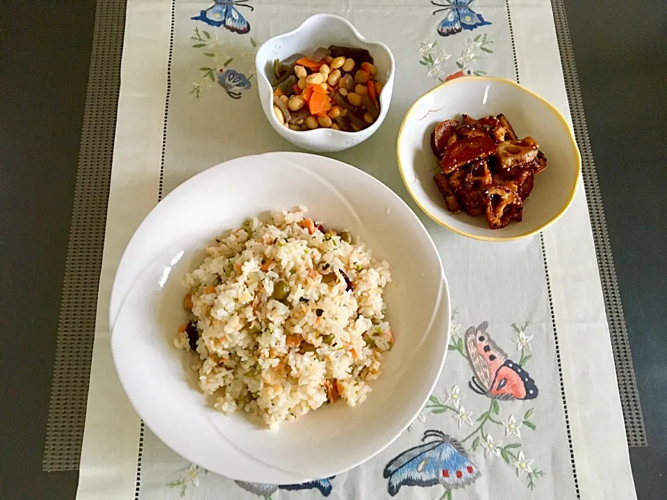 鮭とミックスビーンズの炊き込みピラフ風のご飯|みよさん