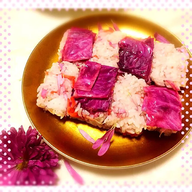 izoomさんの料理 オンブレ菊花寿司 【OMBRE SUSHI / Edible chrysanthemum 】|桜央里さん