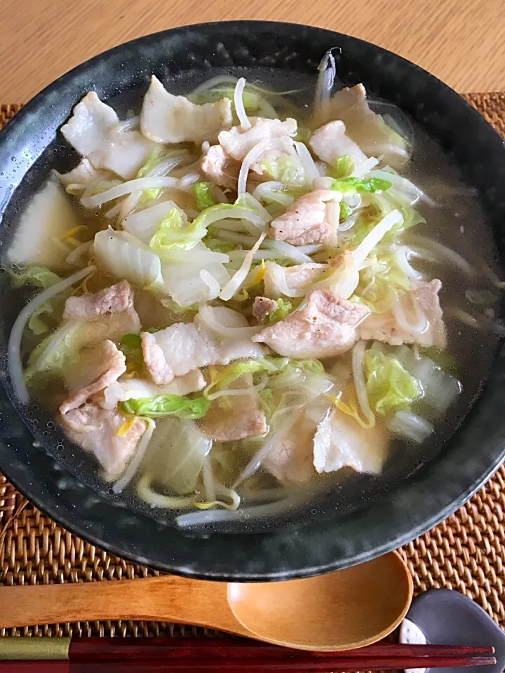 Snapdishの料理写真:今日の１人ランチ🍜おいしいラーメン(神座風) by hossie|acoyaさん