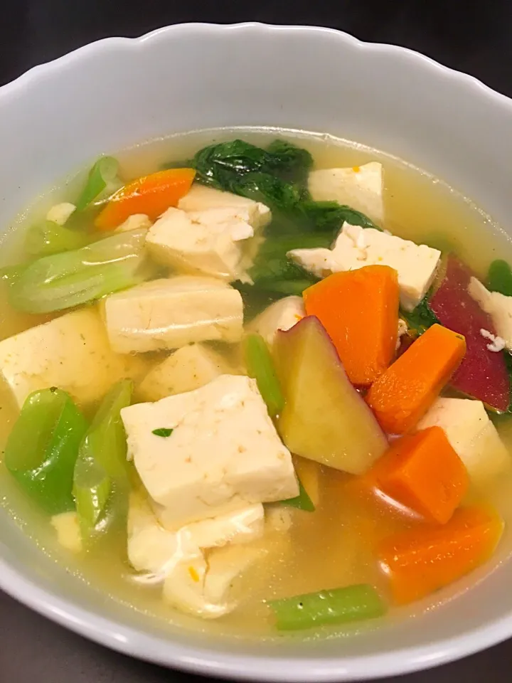 シンプルなスープでお腹を満たそう♪simple veggie soup to nourish myself|Tanuさん