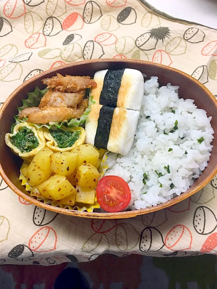 ほうれん草の胡麻和え玉子巻き
わかめごはん
鶏マヨ焼き
ポテトのローストガーリック炒め🍟|tomohumiさん