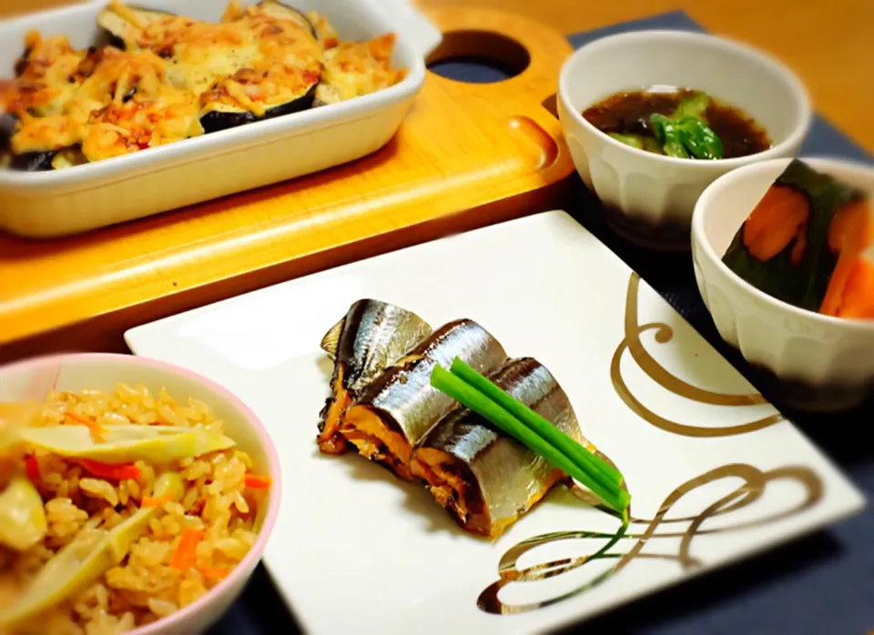 今日の晩御飯🍴
さんまの甘露煮🐡秋の筍四方竹でたけのこご飯🍚カボチャの煮物🎃茄子のチーズ焼き🍆もずく酢🍸|picchinさん