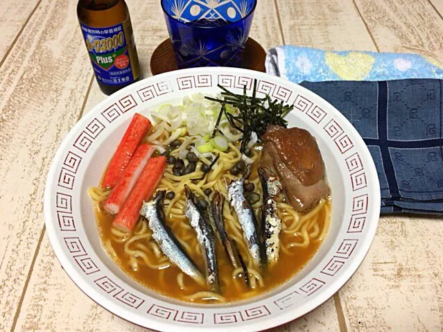 今日の男飯(〃ω〃)夜食バージョン♬
栄養満点の味噌らーめん男
むかごand鶏むね肉のニンニク照り焼きandカニカマand長ネギand刻みのりandあ。い。し。て。る。サインの煮干し♬|ひーちゃんさん