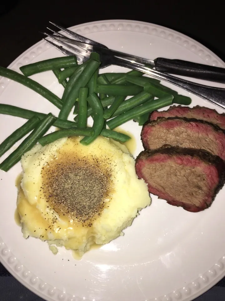 Smoked tri tip mash and gravy green beans|Garthoneさん