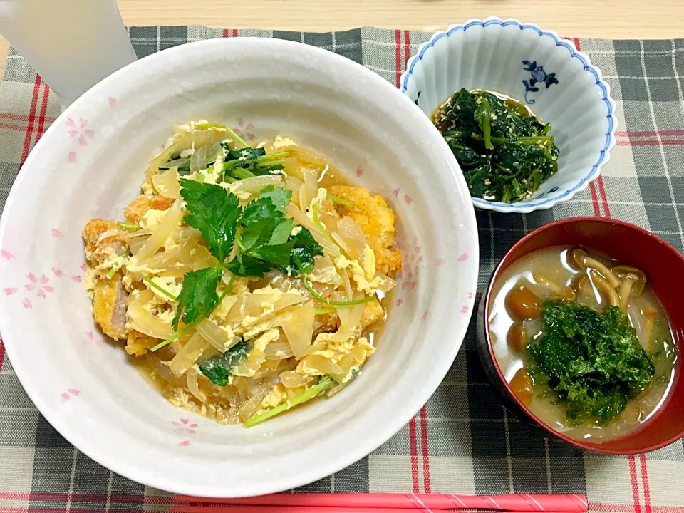 カツ丼✊なめこ味噌汁💛ほうれん草胡麻和え|いぶっきゃんさん