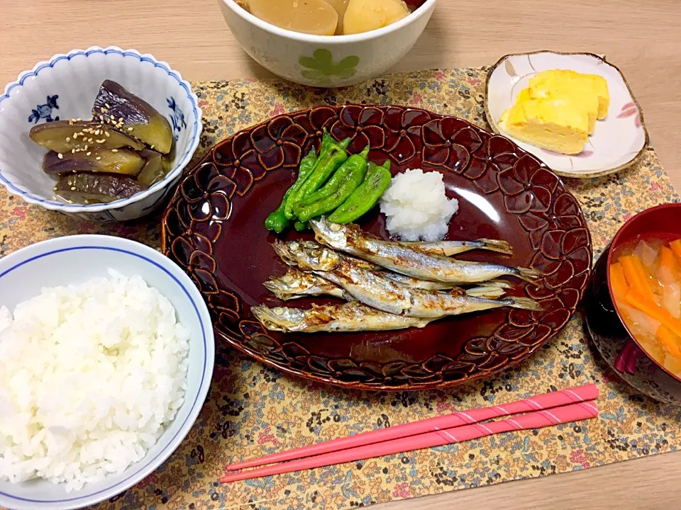 焼魚🐟ししゃも🍁ナスの煮浸し🍆|いぶっきゃんさん