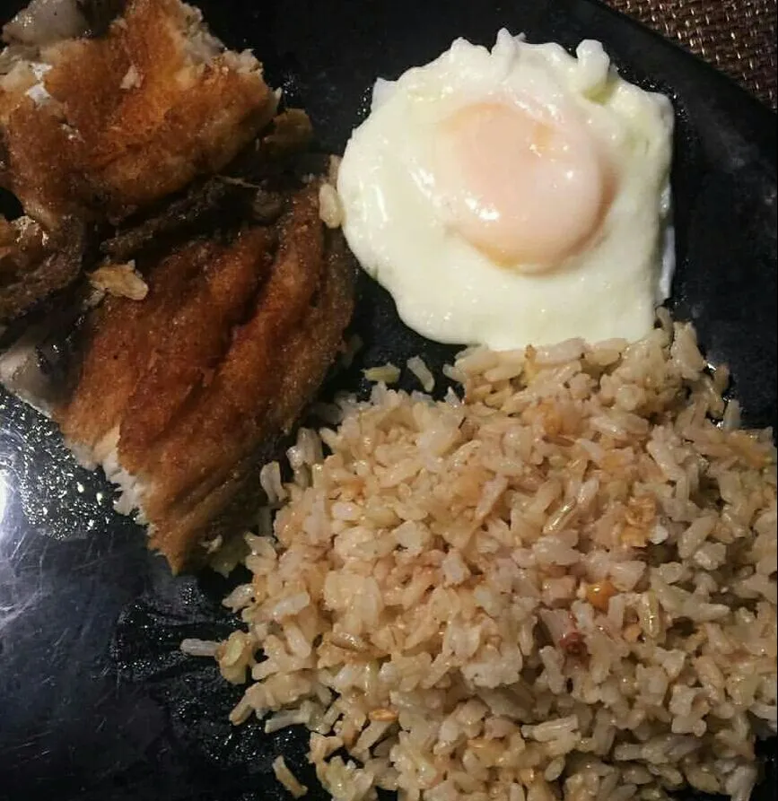 breakfast fried milkfish egg and fried rice..Good for morning|lynnさん