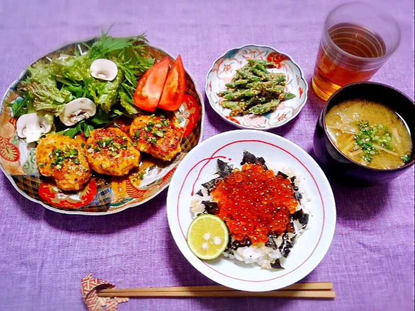 いくら丼＆鶏つくね定食～🎵|シホさん