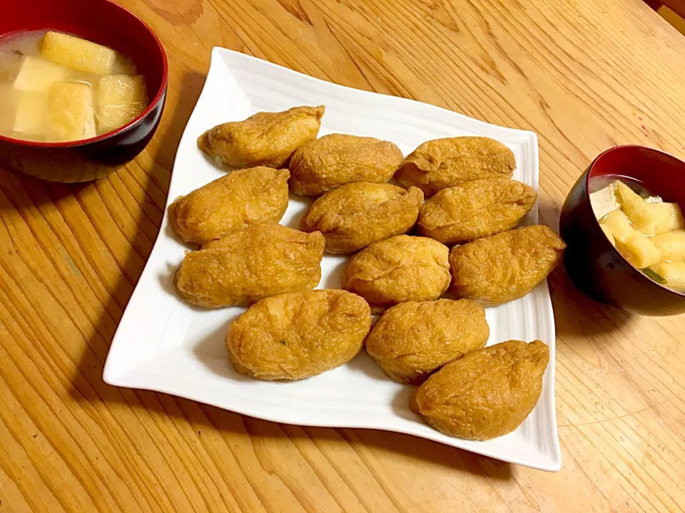 今日のお昼は娘があるものだけで作ってくれました。中のご飯はちゃんと大葉とゴマを入れて酢飯になってました。
普段は全く手伝いもしないのでびっくりしてます。|クッキー1188さん