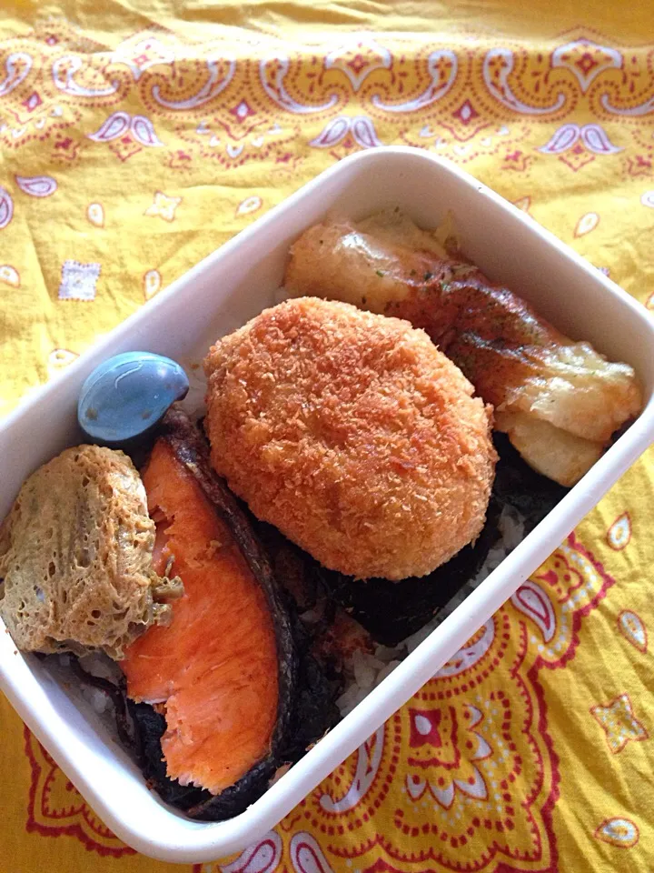 母ちゃんの海苔弁🙂残りカレー手作りコロッケよ|きょうこさんさん