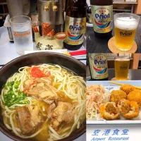 Snapdishの料理写真:⭐︎ソーキそば ⭐︎タコライスボール  空港食堂は1番のおすすめ(*^_^*)✨